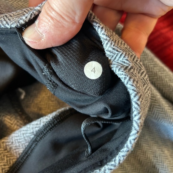 Lululemon Turn Around Tight Heathered Herringbone. Size 4. - Picture 11 of 16